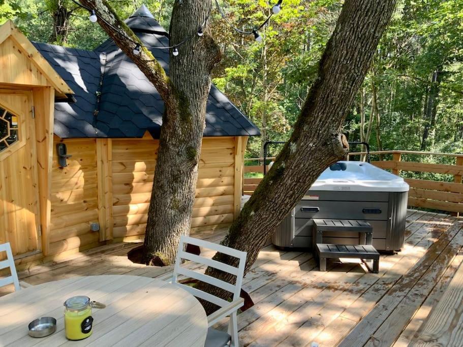 La Cabane Perchee De La Mure Bongheat Exterior photo